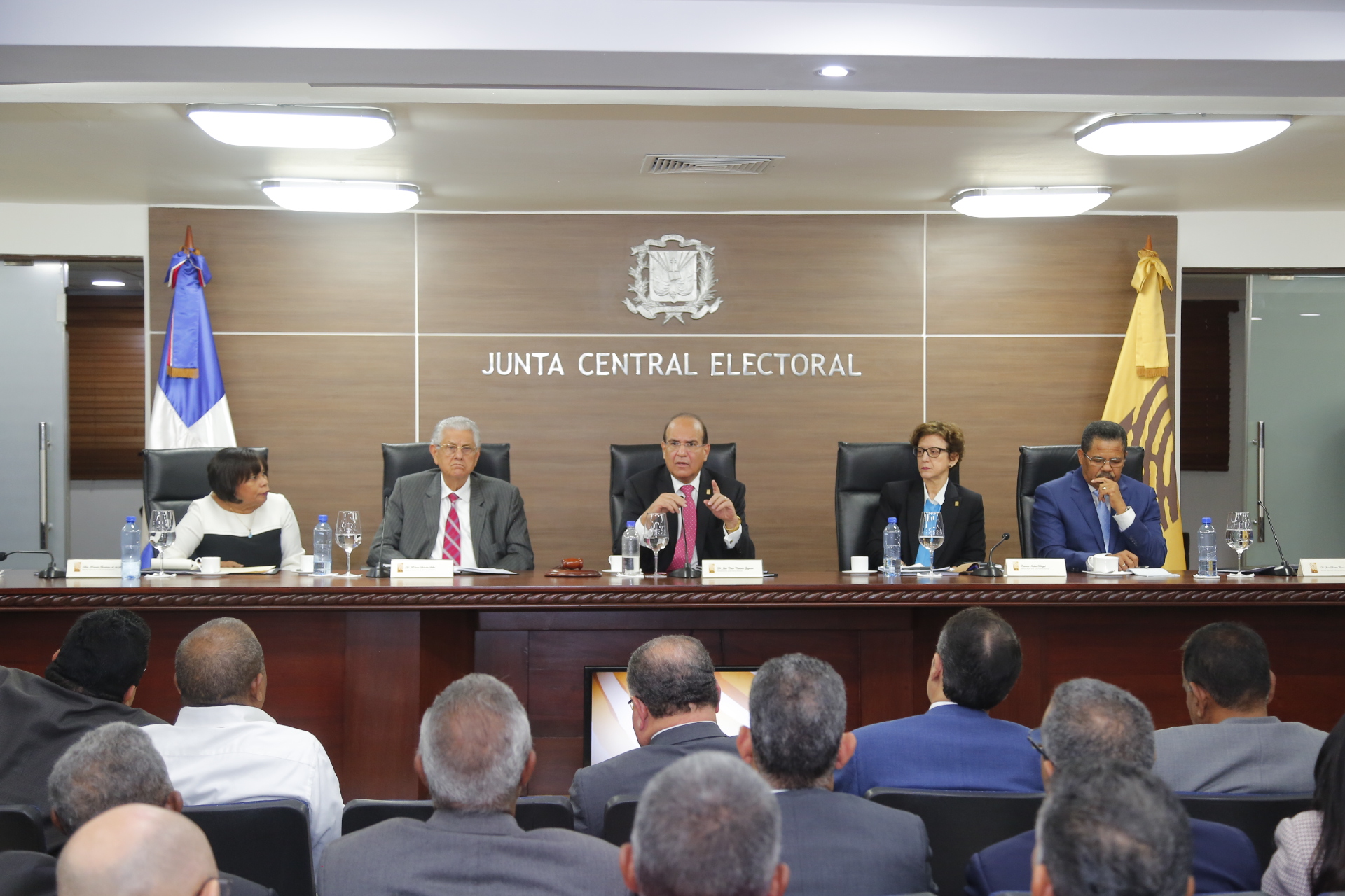 JCE presentará a los partidos proyecto de nueva cédula imagen