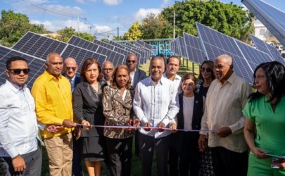 Paya, primera comunidad RD  ilumina calles con energía solar