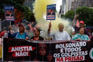 BRASIL: Manifestantes reclaman en calles proteger la democracia