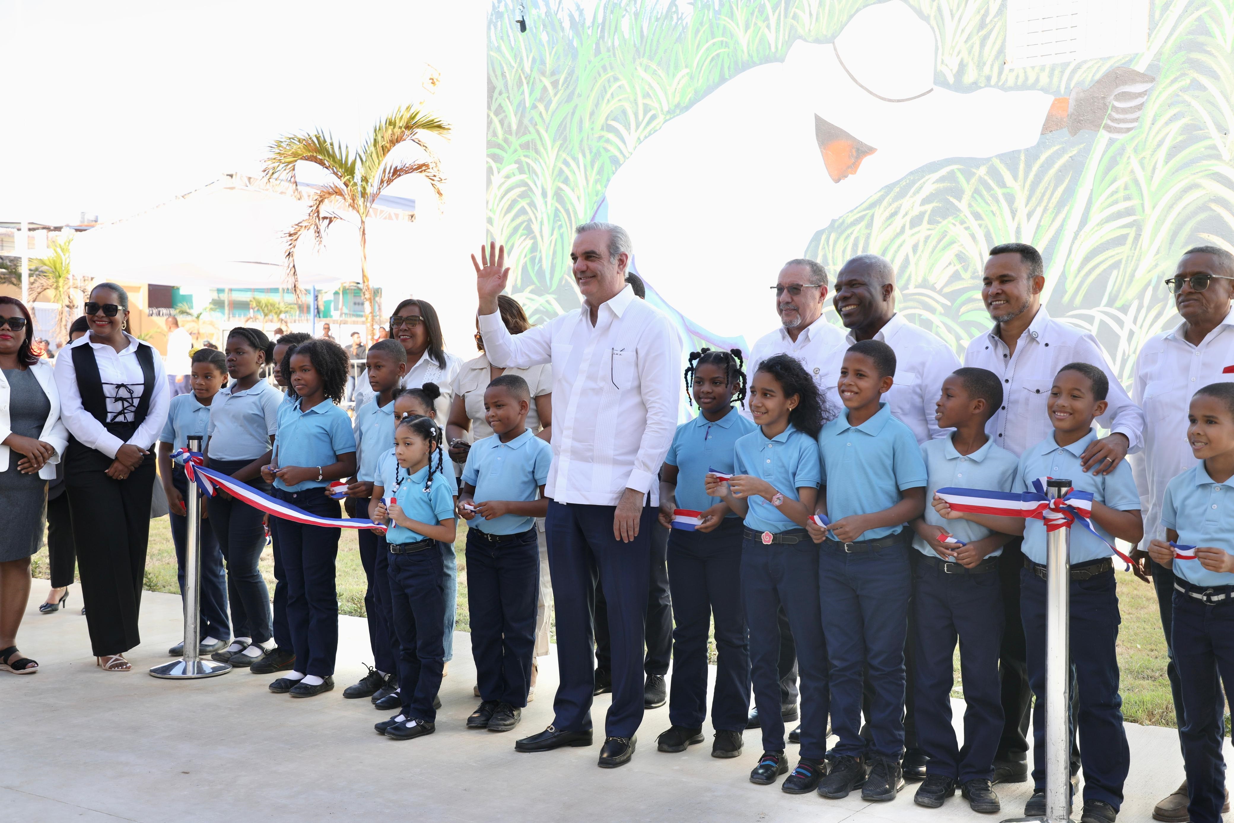 Presidente Abinader inaugura obras en San Pedro de Macorís imagen