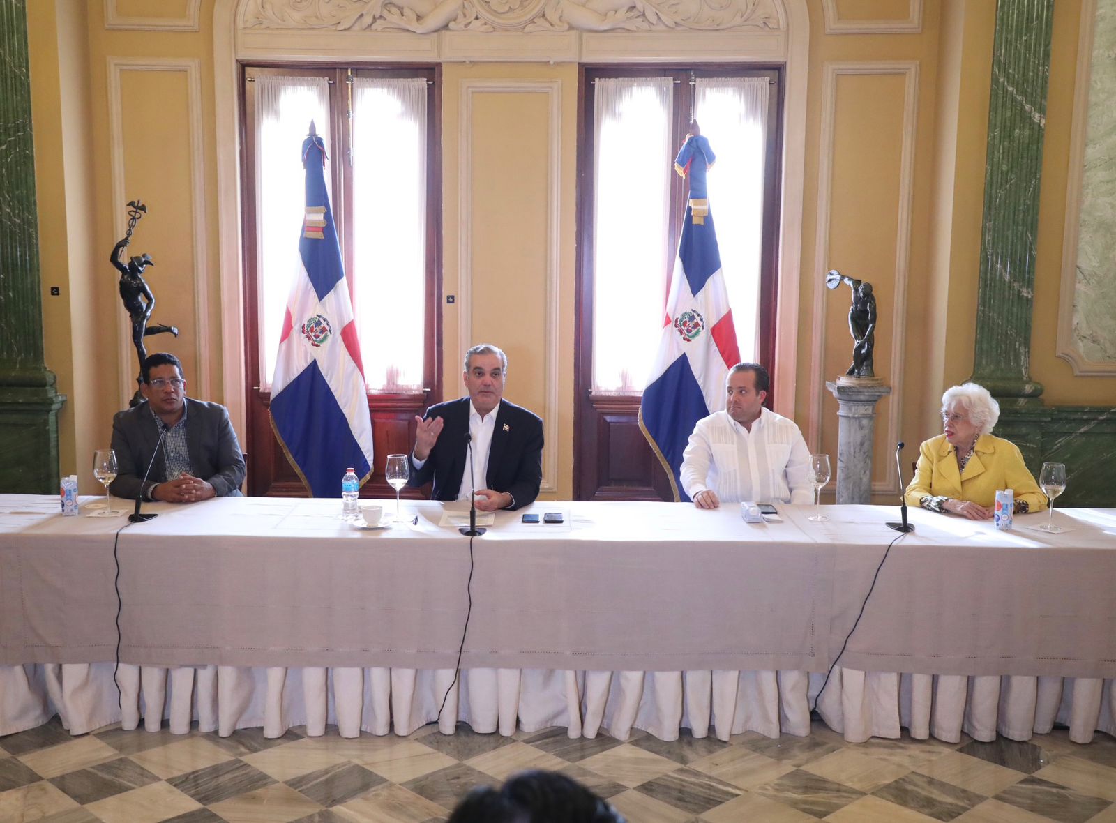 DEA y DNCD preparan informe decomiso 9.8 toneladas cocaína imagen