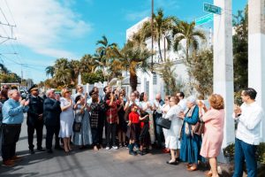 Alcaldía del DN develiza calle en honor fallecida Gladys Gutiérrez