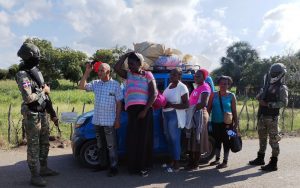 Militares detienen 30 haitianos ilegales en Montecristi y SJM