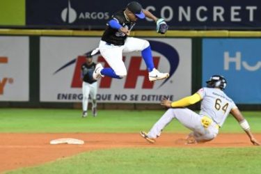 Licey cae por séptima vez ante las Aguilas; Toros vencen a Gigantes