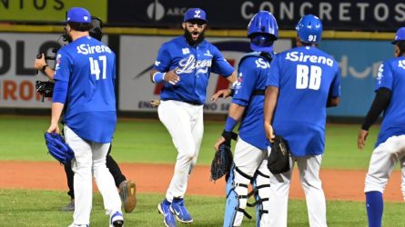 Licey vence Leones y provoca un triple empate en el primer lugar