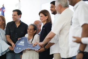 Gobierno entrega 50 viviendas a damnificados en San Cristóbal