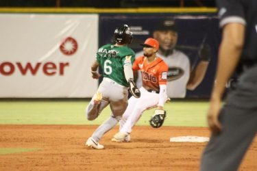 Estrellas vence a Toros y amplía ventaja en el béisbol dominicano Estrellas vence a Toros y amplía ventaja en el béisbol dominicano