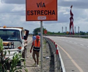 MOPC pide a conductores tener cuidado al desplazarse por vías