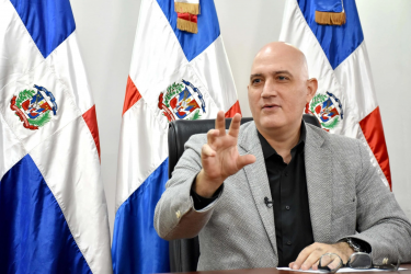 Pável Isa Contreras renuncia como ministro de Economía