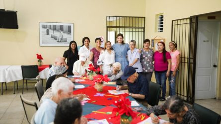 Vicepresidenta dominicana visita personas vulnerables en Santiago