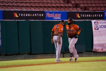 Estrellas firmes en primer lugar; Gigantes vencen a Toros