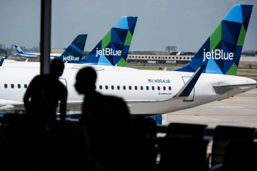 EU multa con 2 millones dólares a JetBlue por demoras crónicas