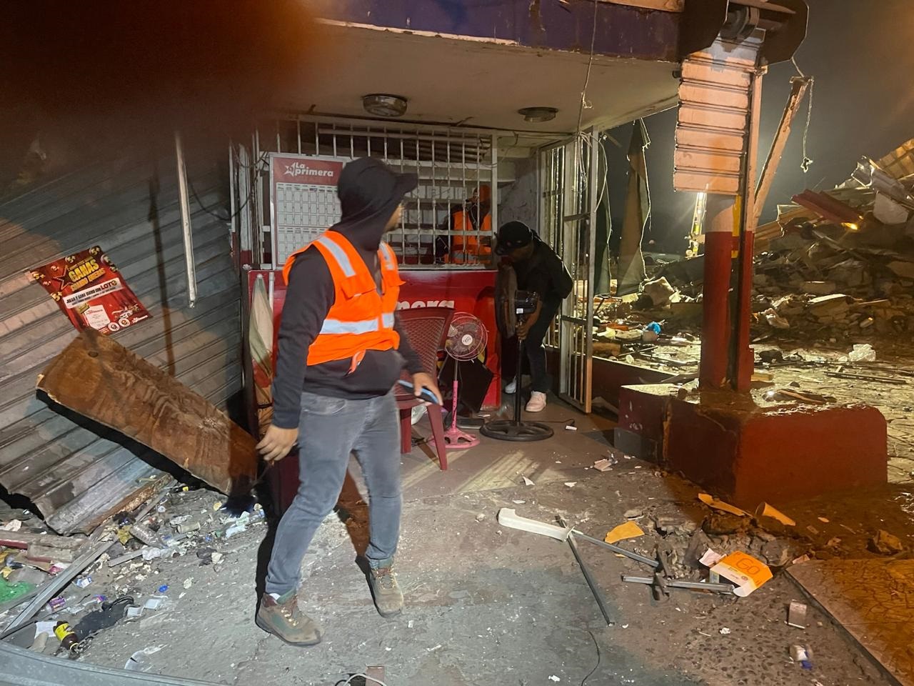 MOPC demuele estructuras en kilómetro 9 de autopista Duarte imagen