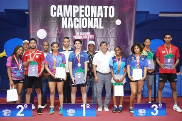 Castro y Cabrera son campeones nacionales en tenis de mesa