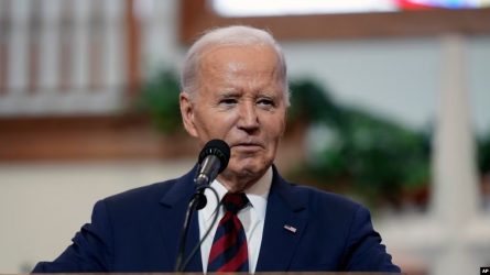 En último día como presidente, Biden insta a «mantener la fe»