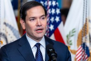 Rubio promete trabajar por «un mundo más seguro» tras jurar