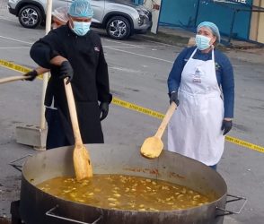 Chef impone récord en RD con   «arroz mar y tierra» más grande