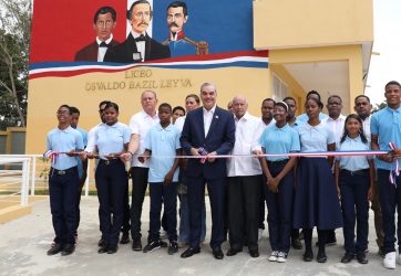 Abinader inaugura liceo y un INAIPI en Santo Domingo Oeste