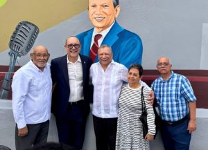 Rinden homenaje a Leonardo Aguilera con mural en Santiago