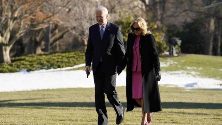 Biden se despide con amargura y un legado amenazado por Trump