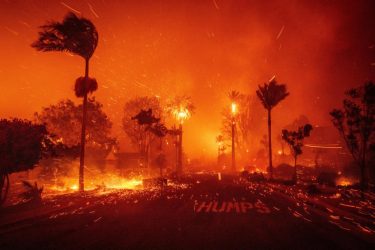 EEUU: Suman cinco los muertos por los incendios en Los Ángeles