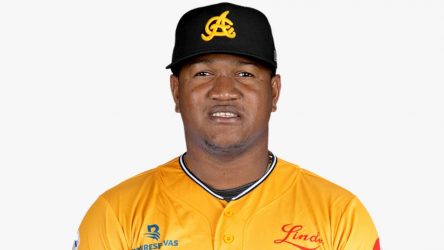 Enny Romero elegido Lanzador del Año en el béisbol dominicano Enny Romero elegido Lanzador del Año en el béisbol dominicano