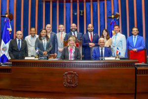 Senadores Massachusetts visitan presidente Senado R. Dominicana