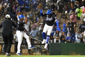 Licey se afianza en primer lugar round robin; Leones triunfan