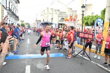 Amauri Rodríguez establece nuevo récord maratón de La Vega