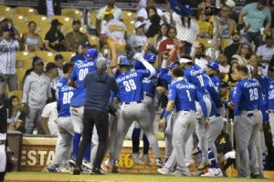 Licey blanquea a las Águilas; Escogido dispone de Estrellas