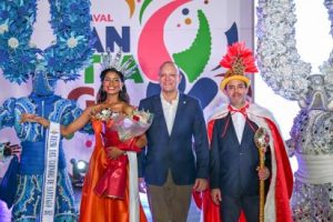 Presentan al rey y la reina del Carnaval de Santiago 2025