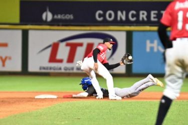 Tigres vencen a Leones y amplían ventaja en el RR; Estrellas ganan