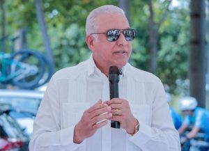 Andrés Bautista elogia la trayectoria de Yeni Berenice