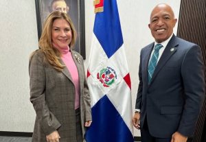 NUEVA JERSEY: Carolina Mejía visita el Consulado Dominicano