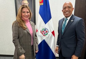 NUEVA JERSEY: Carolina Mejía visita el Consulado Dominicano