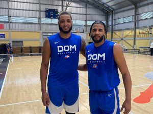 LJ Figueroa y Joel Soriano en entrenamientos de baloncesto