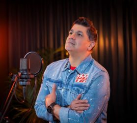 Eddy Herrera une a grandes músicos en  nuevo merengue