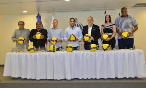 NORCECA inicia entrega 8,000 mil bolas de voleibol al MIDEREC