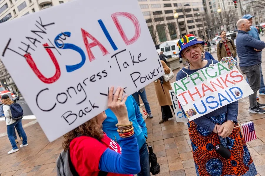 Trump pone fin a la histórica Usaid; sus trabajadores recogen imagen