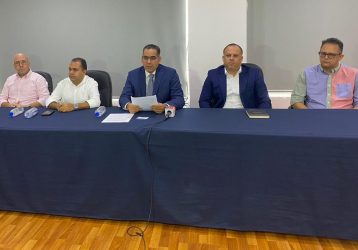 Industria textil RD opuesta a intermediarios utilería escolar