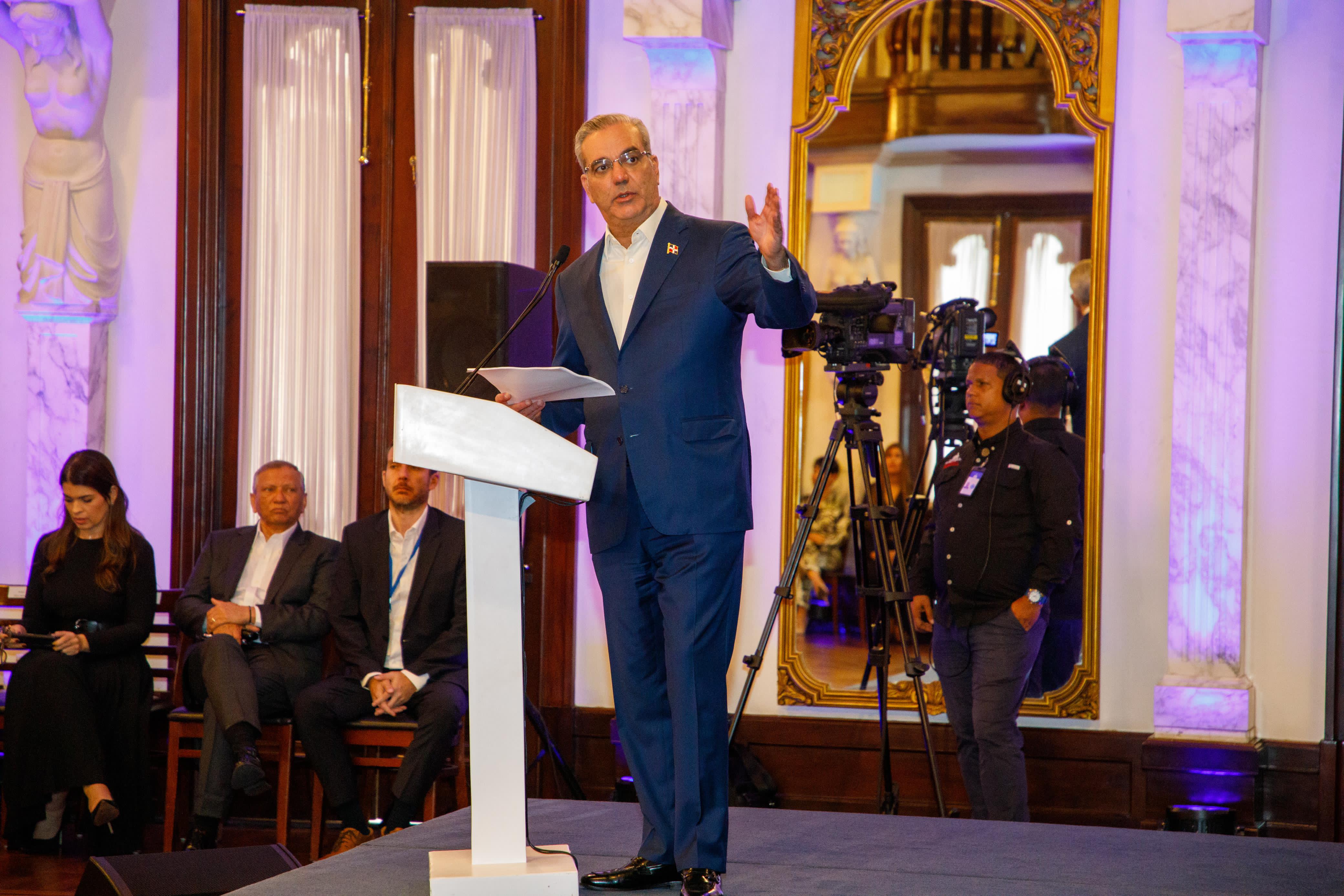 La Rep. Dominicana monitorea imposición aranceles por EEUU imagen