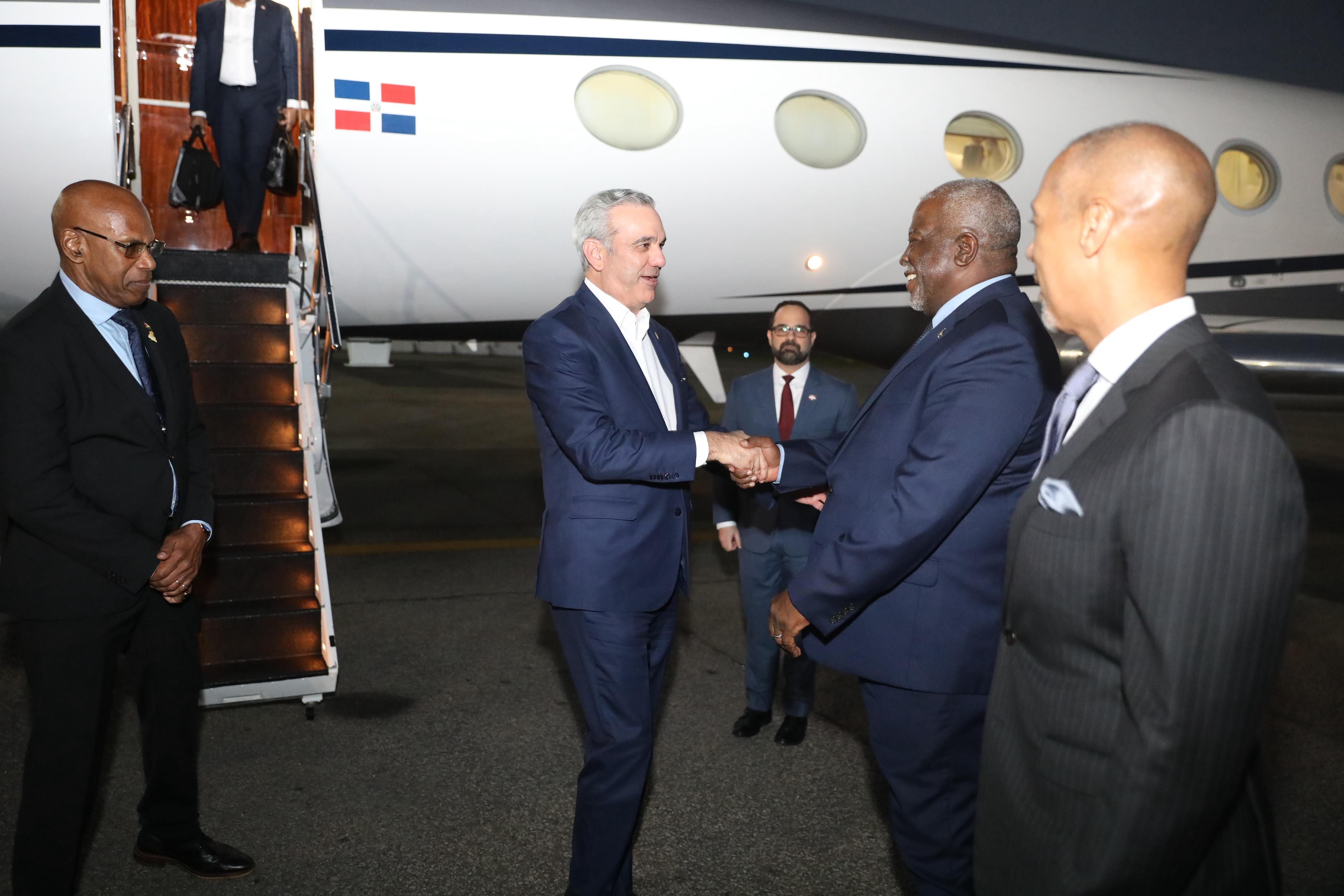 Abinader llega a Guyana para una conferencia sobre energía imagen