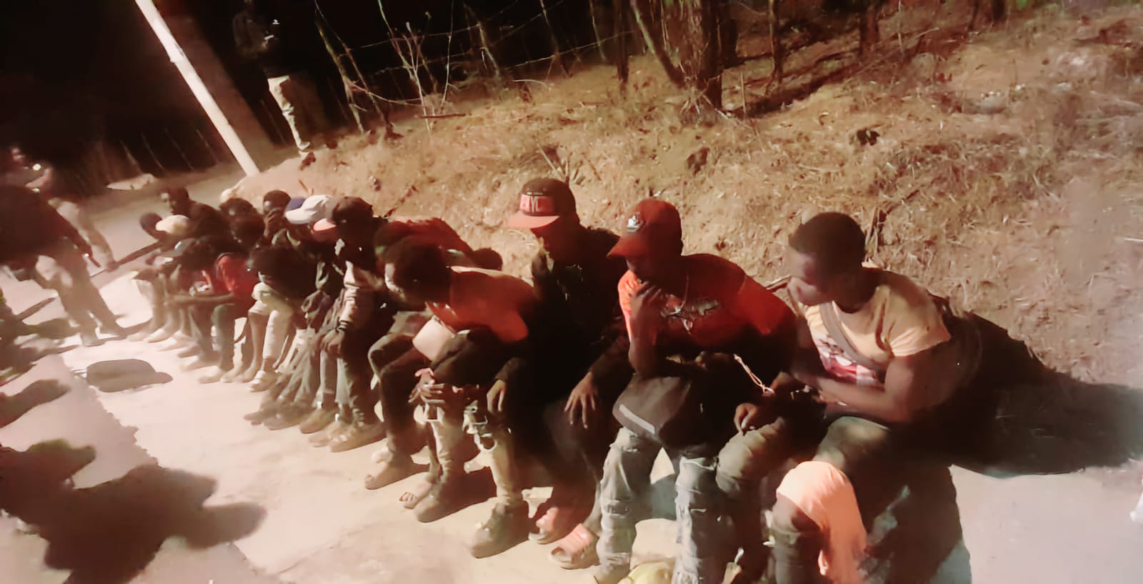 Migración detiene 21 haitianos indocumentados en San Juan imagen