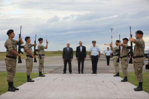 Abinader llegó a Uruguay para toma posesión de Yamandú