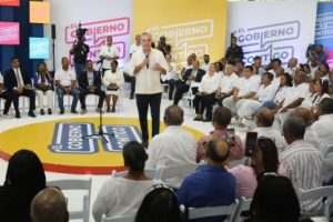 Presidente dominicano lanza el programa «El Gobierno Contigo»