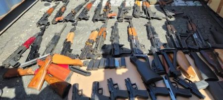 Policía dice ocupó 17 armas de fuego en operativos de dos días Policía dice ocupó 17 armas de fuego en operativos de dos días
