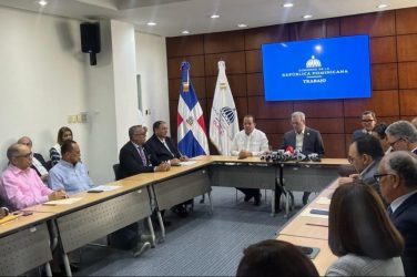 Aprueban aumento de 20% al
salario mínimo en Dominicana