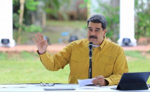 Maduro presenta proyecto de reforma Constitución Venezuela