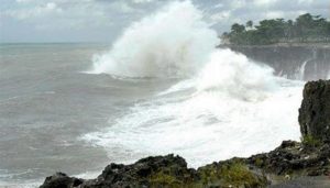 El INDOMET alerta sobre oleaje peligroso en zonas dominicanas