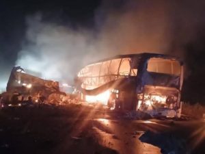 MEXICO: Al menos 30 muertos en accidente entre autobús y camión